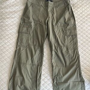 Women’s Hollister Olive Cargo Pants Size 13R